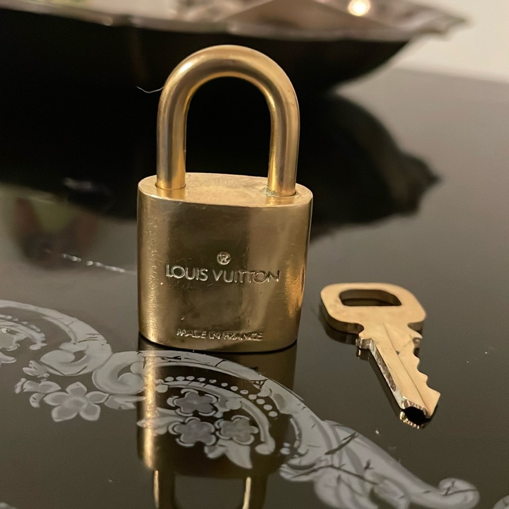 Louis Vuitton Gold Padlock and Key Set - Picture 2 of 16